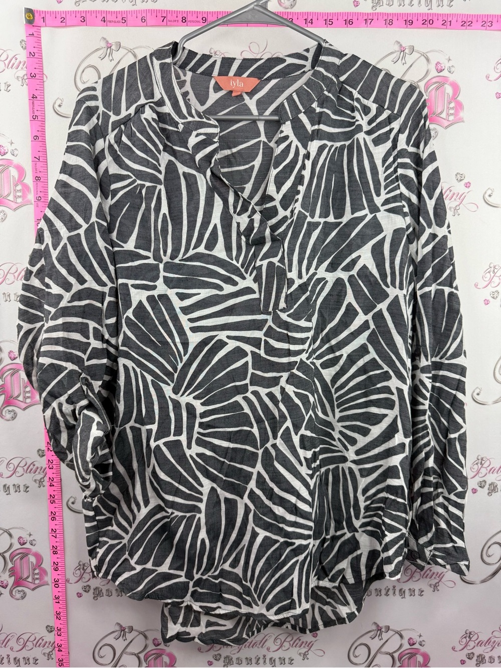 IYLA Black grey & White Abstract-Print V-Neck Long Sleeve Top